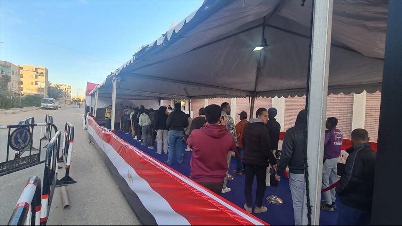 تزاحم المواطنين على