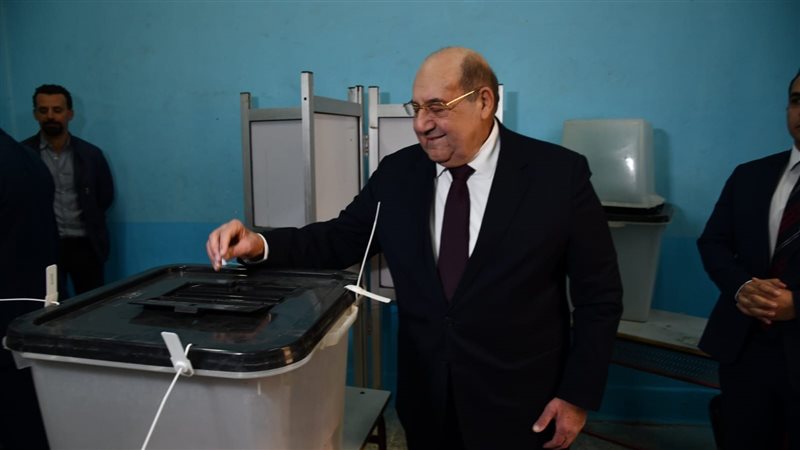 رئيس الشيوخ يدلي