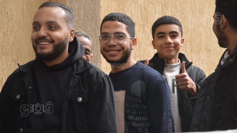 توافد كثيف من الشباب