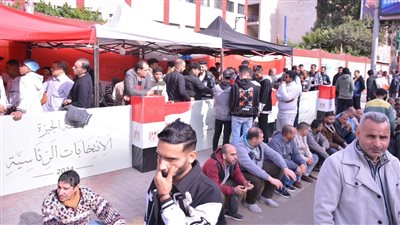 استمرار توافد المواطنين للإدلاء بأصواتهم في الانتخابات الرئاسية بالجيزة (فيديو وصور)