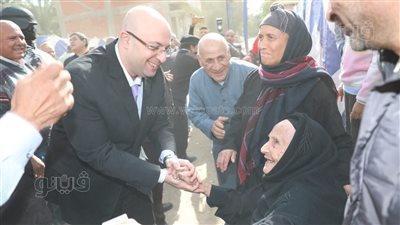 انتخابات الرئاسة 2024، محافظ بني سويف يصطحب تسعينية إلى لجنتها