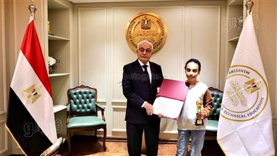 وزير التعليم يكرم الطالبين الحاصلين على المركز الثالث عالميا في مسابقة 