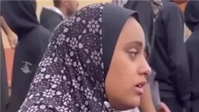 عروس غزة، فلسطينية تنعي عريسها الشهيد وتحمل حذاءه (فيديو) 