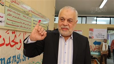 نقيب المهن التمثيلية يدلى بصوته فى الانتخابات الرئاسية بالشيخ زايد (صور)