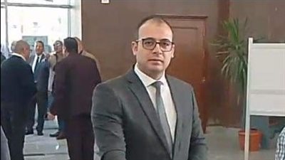 نائب محافظ دمياط يدلي بصوته في انتخابات الرئاسة بلجنة الوافدين 
