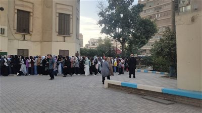 مئات المواطنين يواصلون التوافد للمشاركة في الانتخابات الرئاسية بالعباسية (صور)