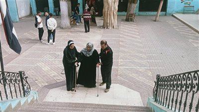 كبار السن يتصدرون المشهد الانتخابي في لجان وسط القاهرة (صور)