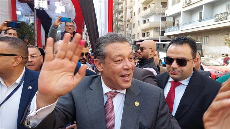 حازم عمر يتفقد اللجان