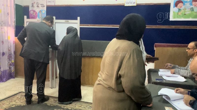 جانب من مساعدة المسنة،
