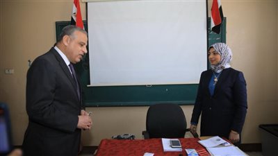 محافظ سوهاج يتفقد سير الانتخابات الرئاسية بلجان مدرسة الشهيد طيار بحي غرب