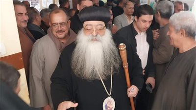 مطران دشنا يدلي بصوته في الانتخابات الرئاسية بقنا (صور)