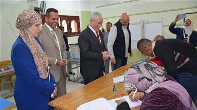 محافظ الأقصر والسكرتير العام ورئيس الإدارة المركزية لشئون مكتب المحافظ يدلون بأصواتهم