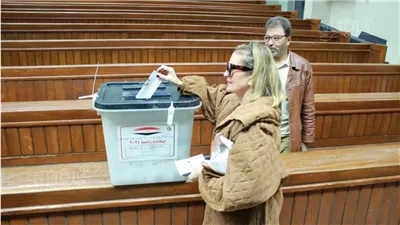 يسرا: أحرص على الإدلاء بصوتي منذ 2011 والتكاسل عن التصويت عواقبه وخيمة (فيديو)