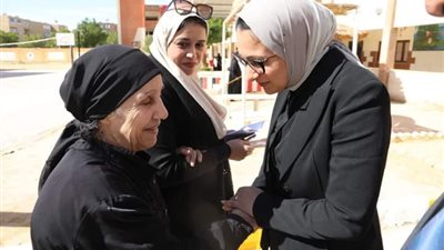 نائب محافظ الوادي الجديد تتفقد عددا من لجان مركز الخارجة