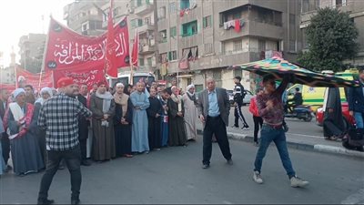 ابتهالات وأناشيد دينية وتنورة، أجواء مميزة أمام لجنة انتخابات بالجمالية (فيديو)