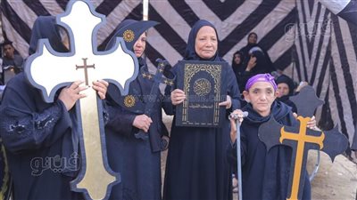 مصحف وصليب، المسلمون والأقباط يد واحدة أمام لجان الانتخابات الرئاسية في الأقصر (صور)