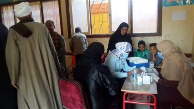 مديرية الصحة بقنا تدفع فرق طبية لإجراء تحاليل للناخبين (صور)