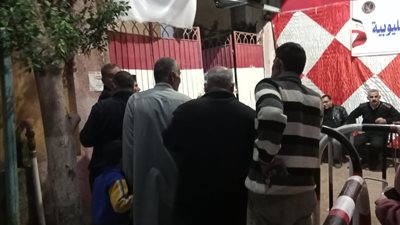 التصريح بدفن سيدة توفيت إثر إصابتها بضيق تنفس أثناء الإدلاء بصوتها بمدينة نصر