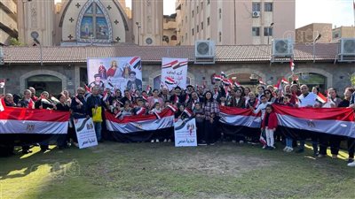 كنيستا مارجرجس وأبو سيفين تخصصان أتوبيسات لنقل الناخبين إلى اللجان الانتخابية (صور)