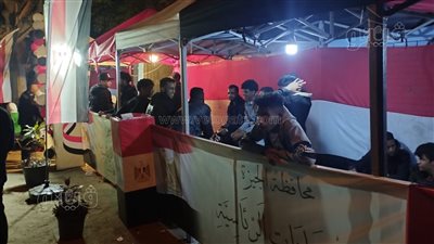 شاهد اللحظات الأخيرة قبل إغلاق باب التصويت في اليوم الأول لانتخابات الرئاسة بالقاهرة والجيزة