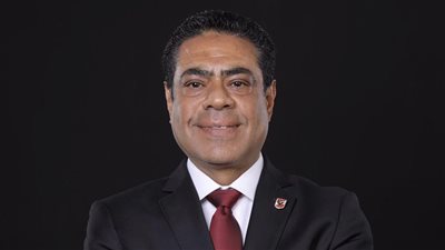 طارق قنديل يمثل الأهلي في حفل جوائز الكاف