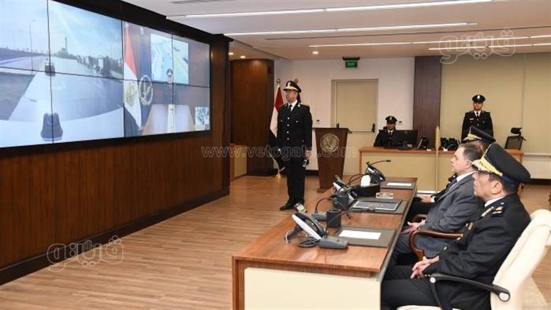  وزير الداخلية يتابع