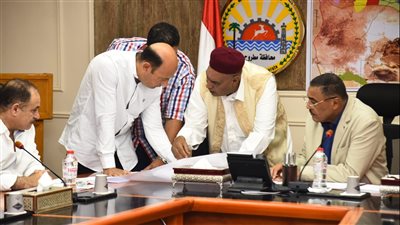 محافظ مطروح يتابع تنفيذ مشروعات البنية التحتية |صور