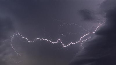 «دعاء الرعد والبرق».. سبحان الذي يسبح الرعد بحمده والملائكة من خيفته