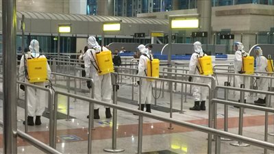 10 صور ترصد أعمال التعقيم بالمطارات لمواجهة الموجة الرابعة لكورونا