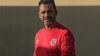 مدرب الأهلي يهنئ أفشة بمناسبة زواجه