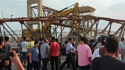 وفاة شخص وإصابة اخر فى انهيار كوبري للمشاة بطور سيناء
