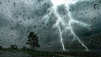 الأرصاد تحذر المواطنين من التواجد بجانب أعمدة الإنارة أثناء البرق والرعد