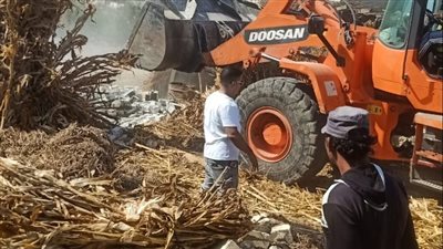 إزالة ٢١ حالة تعد على أراضي الدولة بالإسماعيلية| صور