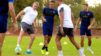 كارتيرون يخصص فقرة بدنية قي مران الزمالك بكينيا