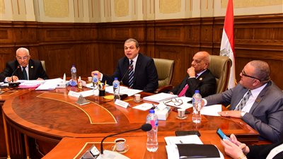 قوى عاملة الشيوخ تناقش مشروع قانون العمل الجديد بحضور الوزير