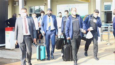 بعثة المصري تصل مطار عنتيبي الدولي بكمبالا | صور