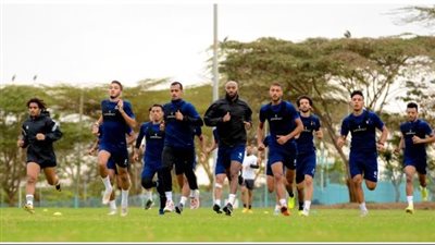 لاعبو الزمالك يخوضون تدريبات بدنية بفندق الإقامة في كينيا