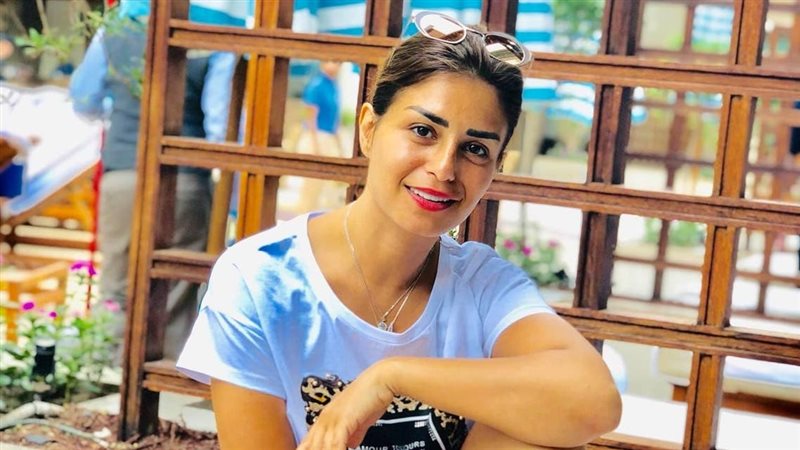 الفنانة منة فضالي