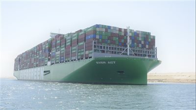 قناة السويس تشهد عبور سفينة الحاويات العملاقة EVER ACT | صور 