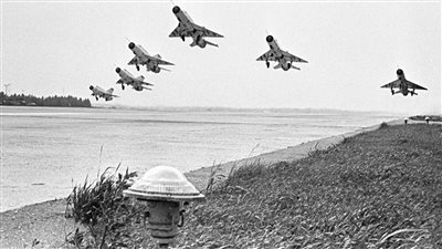 خرق قوانين الطبيعة.. ملامح من حياة اللواء نبيل شكري أحد أبطال أطول معركة جوية في التاريخ 