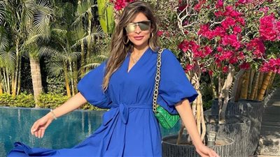 الأزرق بدرجاته موضة الملابس في خريف 2021