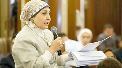 نائبة: قرار وزير التعليم بربط المصروفات الدراسية باستلام الكتب يخالف الدستور