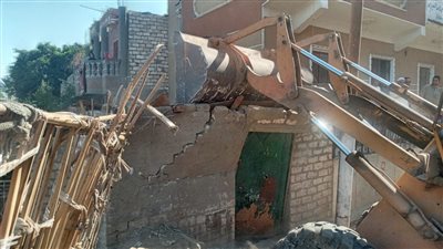 إزالة 72 حالة تعد على أراض زراعية وأملاك دولة بمنفلوط أسيوط | صور 