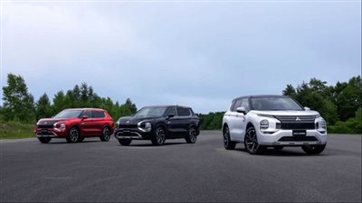 ما الذي يُميز ميتسوبيشي أوتلاندر الهجينة بالقابس عن القياسية