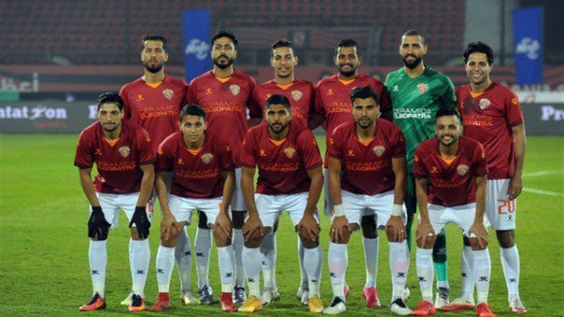 فريق الكرة بنادي