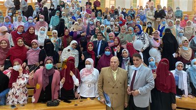 بالهدايا والبالونات.. طب بنات الأزهر بدمياط تستقبل الطالبات الجدد 