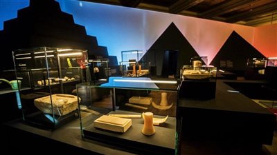 مطار القاهرة يستقبل مقتنيات معرض ملوك الشمس بعد انتهاء عرضها في التشيك