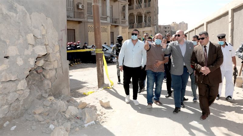 محافظ بني سويف يعاين