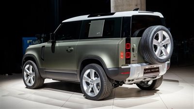 لاند روفر ديفيندر 90 مزيج مثالي من الدقة والقدرة على الطرق الوعرة