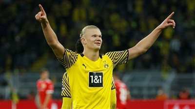 أشبه بالسحر والخيال.. هالاند والكرات الثلاث في فيديو 